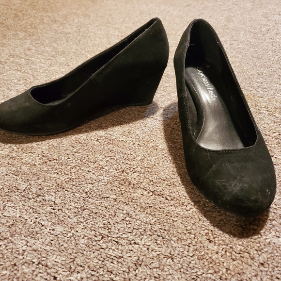 Shoes - Picture 4 of 5